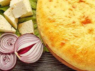 Осетинский пирог с сыром и луком (Кадындзджин)